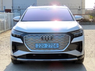 Q4 e-트론 40 프리미엄 아우디 2022/10 - 인천 중고차 매매